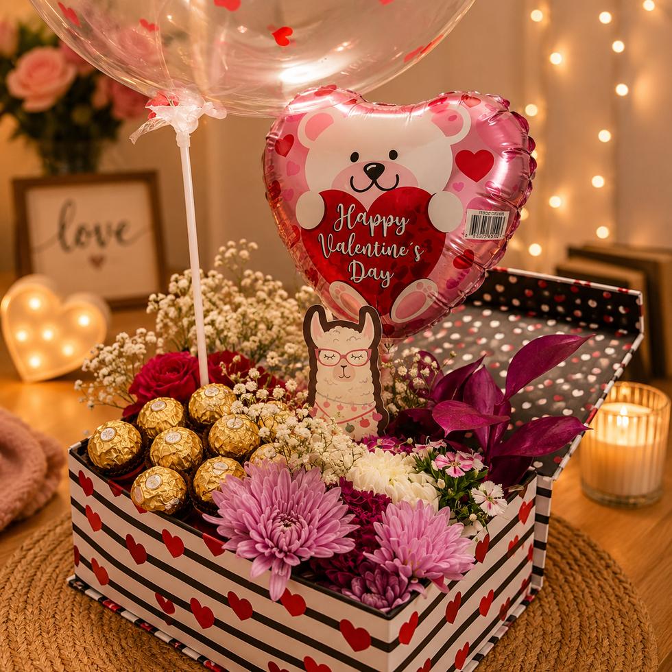 Caja de regalo personalizada con flores, chocolates y globo